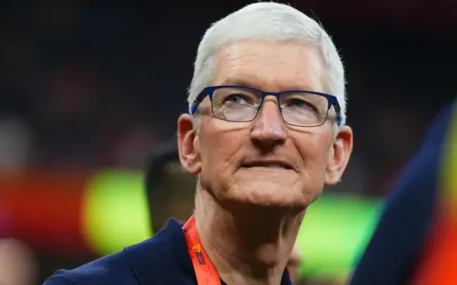 Meta “lôi kéo” sếp AI Apple