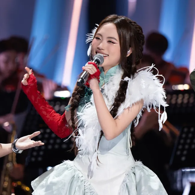 Phương Mỹ Chi vang vọng "Tiếng Trống Mê Linh" tại sân khấu Sing! Asia