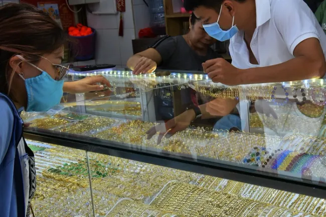 Giá vàng hôm nay, 18-7: Đảo chiều tăng vọt