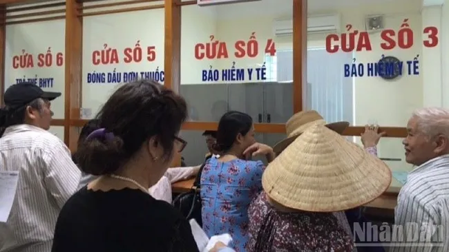 Bộ Y tế phản hồi đề xuất thông tuyến bảo hiểm y tế, trợ cấp sớm cho người từ 70 tuổi