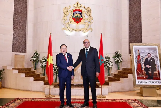 Chairman of the Vietnamese National Assembly Tran Thanh Man (L) and President of the Moroccan House of Councillors Mohamed Ould Errachid (Photo: VNA)