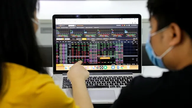 Chứng khoán tháng 8 - chờ nâng hạng nhưng đừng quá FOMO
