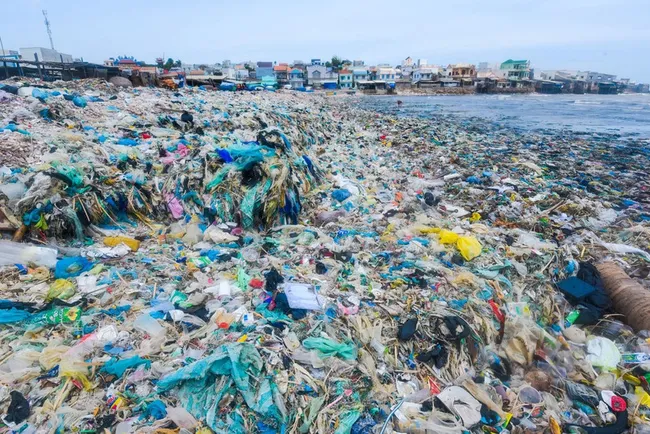Hanoi launches an ambitious plan to curb plastic waste, aiming for a cleaner environment and better public health. (Photo: VNA)