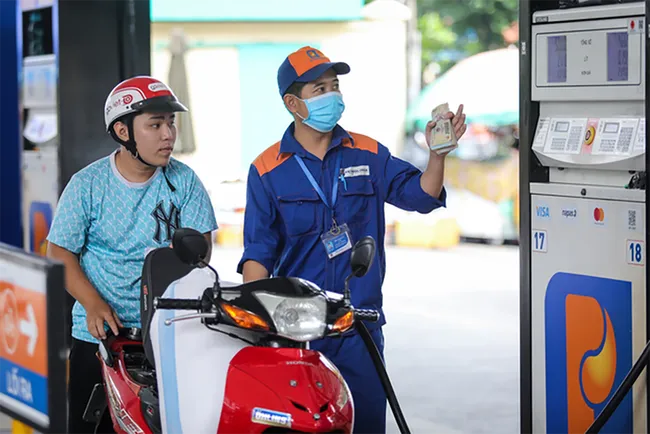 Giá xăng tăng lên gần 20.000 đồng/lít