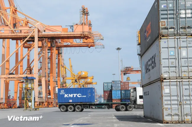 Vietnam records a trade value of 470.63 billion USD from January 1 to July 15. (Photo: VNA)