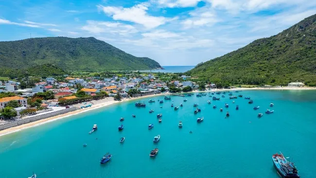 A corner of Ninh Van Beach in Dong Ninh Hoa Ward, Khanh Hoa Province. (Photo: NDO)