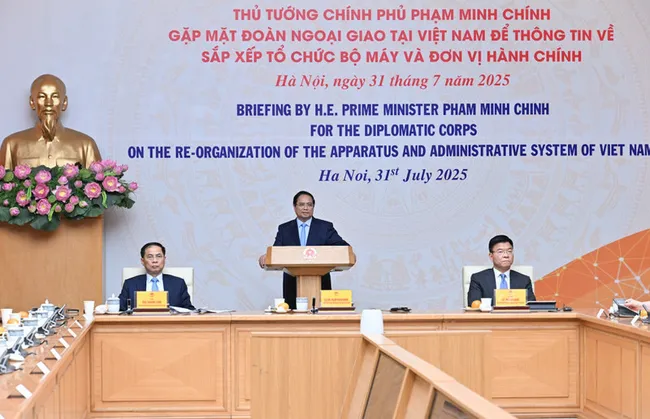 Prime Minister Pham Minh Chinh speaks at the meeting with representatives of the diplomatic corps in Viet Nam on July 31, 2025 in Ha Noi. (Photo: Tran Hai)
