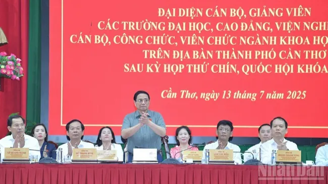 PM Pham Minh Chinh chairs the meeting. (Photo: VNA)