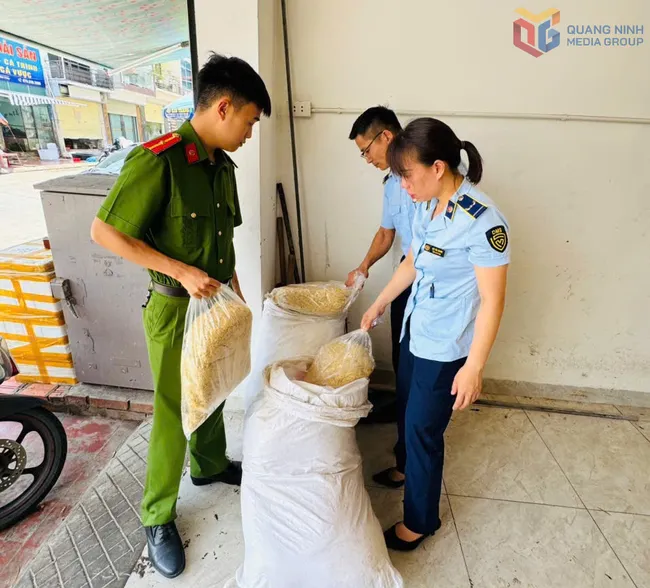 Thu giữ 100 kg ruốc gà không có hóa đơn, chứng từ tại cơ sở kinh doanh
