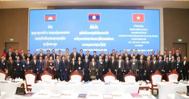 Participants in the training course in a group photo (Photo: VNA)