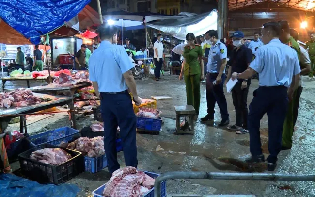 Hà Nội yêu cầu quyết liệt xử lý dứt điểm chợ tự phát và giết mổ nhỏ lẻ