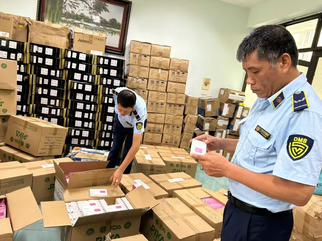 Xử phạt doanh nghiệp gia công sản phẩm phụ khoa giả mạo nhãn hiệu Lacto Mason
