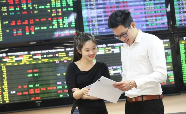 Cổ phiếu vốn hóa lớn hồi phục, VN-Index lập đỉnh mới