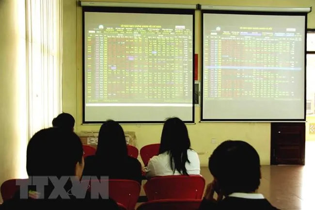 Thị trường chứng khoán trồi sụt sáng 18/8