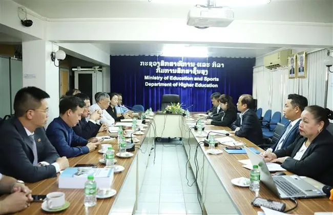 At the working session between representatives from Hanoi Financial and Banking University and the Lao Ministry of Education and Sports. (Photo: VNA)