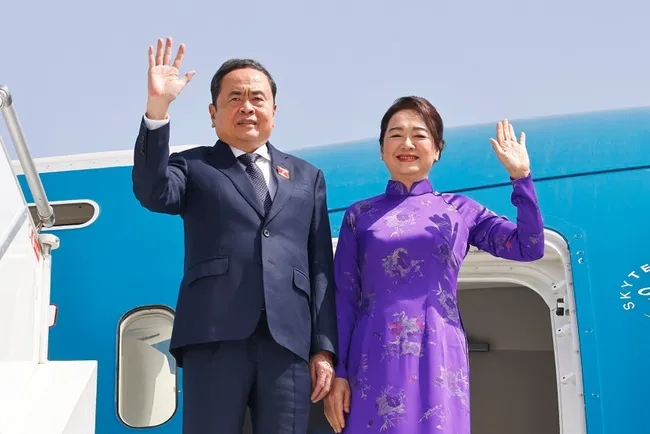 National Assembly (NA) Chairman Tran Thanh Man, his spouse and a high-ranking Vietnamese delegation conclude their successful official visit to Morocco on July 27 morning (local time). (Photo: VNA)