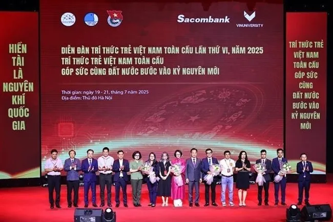 At the launch of the Advisory Council and Executive Boards of Discussion Groups at the 6th Global Forum for Young Vietnamese Intellectuals. (Photo: VNA)