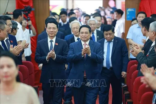 Prime Minister Pham Minh Chinh (C) welcomed at the first congress of the Ministry of Science and Technology’s Party organisation for the 2025–2030 term. (Photo: VNA)