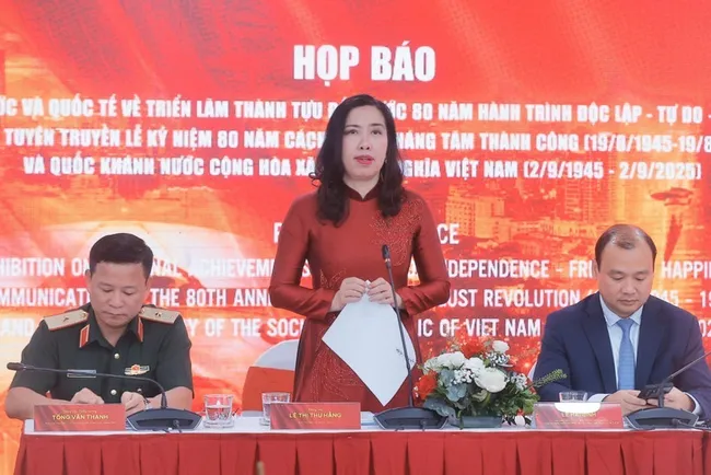 Deputy Minister of Foreign Affairs Le Thi Thu Hang speaks at the press briefing (Photo: VNA)