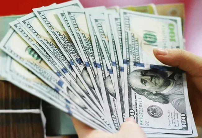 Tỷ giá USD hôm nay 23/8: Ngân hàng điều chỉnh trái chiều, trung tâm tăng mạnh
