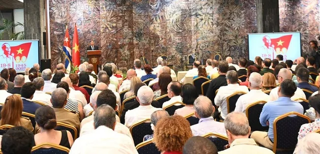 Bruno Rodríguez Parrilla, Foreign Minister of Cuba, delivers an emotional speech at the ceremony. (Photo: Embassy of Viet Nam in Cuba)