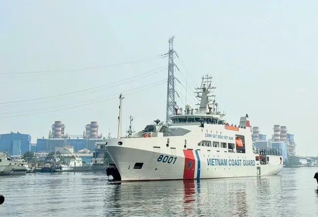 Viet Nam Coast Guard ship CBS 8001 docks at Tanjung Priok Port, Indonesia. (Photo: VNA)