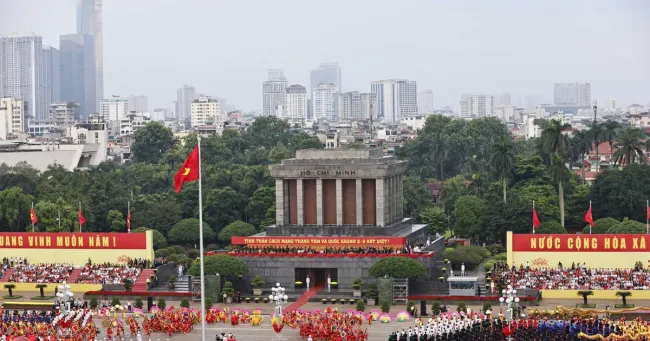 The final state-level rehearsal takes place at Ba Dinh Square, Ha Noi, on August 30 morning. (Photo: VNA)