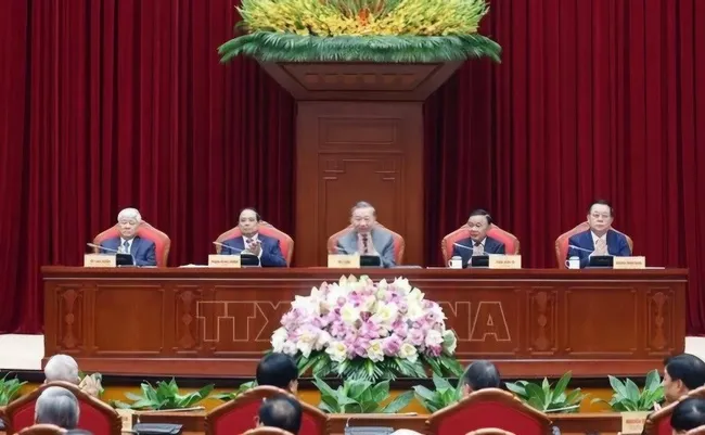 Party General Secretary To Lam and other leaders at the gathering. (Photo: VNA)