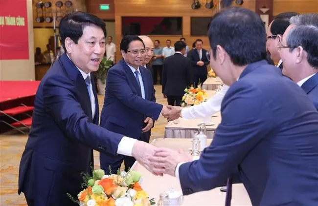 State President Luong Cuong and PM Pham Minh Chinh attend the gathering (Photo: VNA)