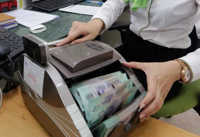Lãi suất ngân hàng ngày 10/9: Gửi tại quầy hay gửi online có lãi suất tốt nhất?