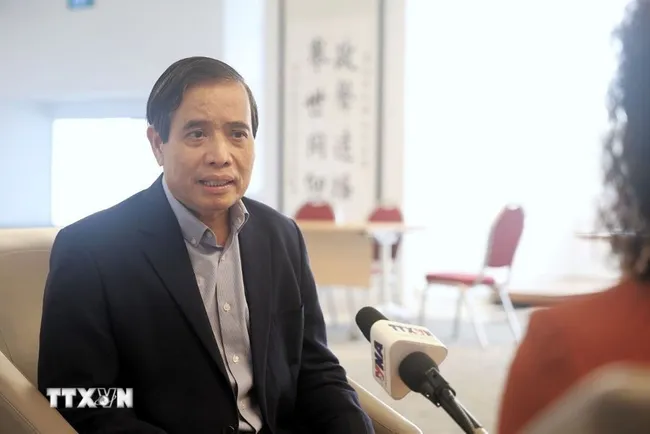 Professor Vu Minh Khuong speaks in an interview with Vietnam News Agency reporters. (Photo: VNA)