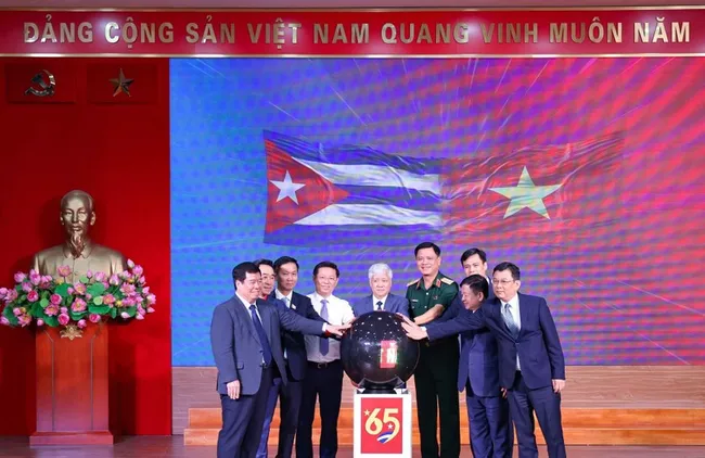 At the fundraising campaign launching ceremony. (Photo: VNA)