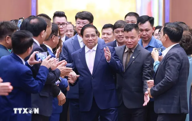 PM Pham Minh Chinh and representatives of private firms at a dialogue in Hanoi. (Photo: VNA)