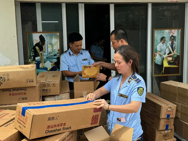 Liên tiếp phát hiện cơ sở kinh doanh bánh trung thu nhập lậu ở Hà Nội