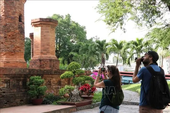 Russian tourists take photo at the Ponagar Tower relic site in Khanh Hoa province. (Photo: VNA)