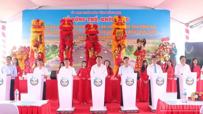 The groundbreaking ceremony for the road linking seaports in Dong Nai.