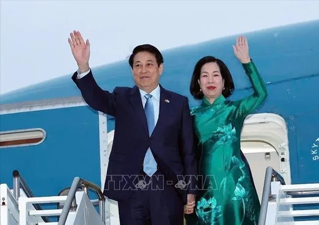 Vietnamese State President Luong Cuong and his spouse leaves New York on the afternoon of September 24 (local time). (Photo: VNA)
