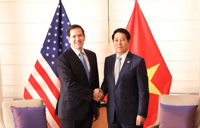 President Luong Cuong (right) receives US Secretary of State Marco Rubio in New York on September 24, 2025. (Photo: VNA)