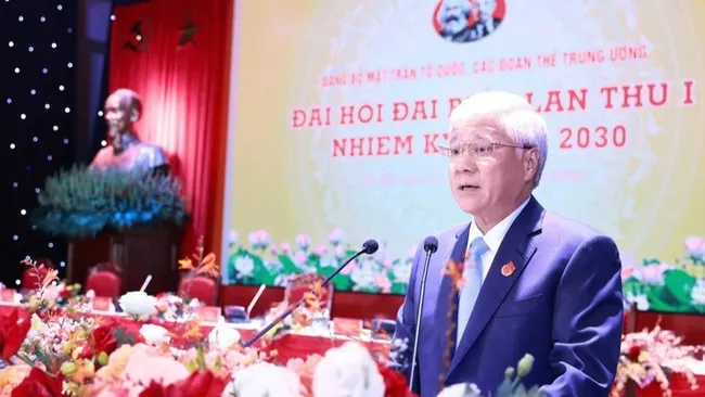 Do Van Chien presides over the first Congress of the Party Committee of the Viet Nam Fatherland Front and Central Mass Organisations for the 2025–2030 tenure. (Photo: NDO)