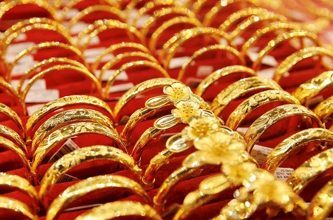 Giá vàng ngày 24/10: Vàng trong nước tăng thêm 300.000 đồng/lượng