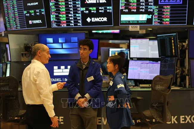 Sắc xanh bao phủ chứng khoán toàn cầu sau thỏa thuận khung Mỹ - Trung