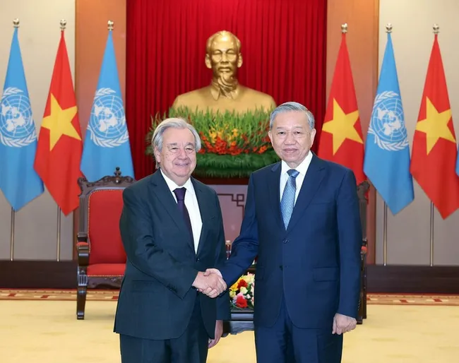 Party General Secretary To Lam receives United Nations Secretary-General António Guterres in Ha Noi on October 25. (Photo: VNA)