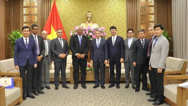 The meeting between the Vietnamese and Cuban Ministers of Justice.