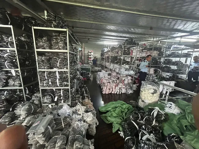 Thu giữ hơn 16.000 sản phẩm giả mạo nhãn hiệu YONEX tại Hà Nội