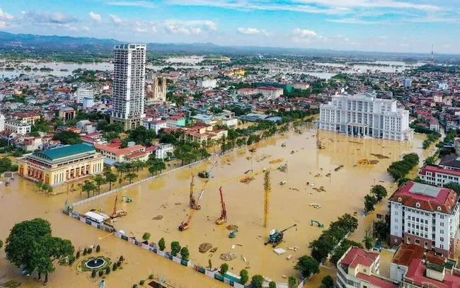 Downtown Thai Nguyen province submerged in floodwater (Photo: VNA)
