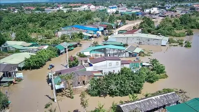 Ea Rok, Ea Bung, and Ea Sup communes in Dak Lak province submerged in floodwaters. (Photo: VNA)