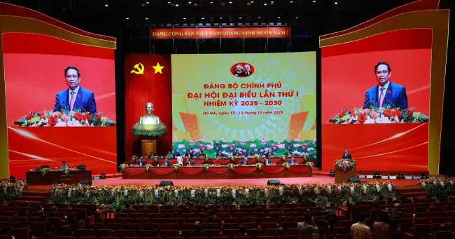 Prime Minister Pham Minh Chinh, who is also Politburo member and Secretary of the Government’s Party Committee, speaks at the first Party Congress of the Government on October 12. (Photo: VNA)
