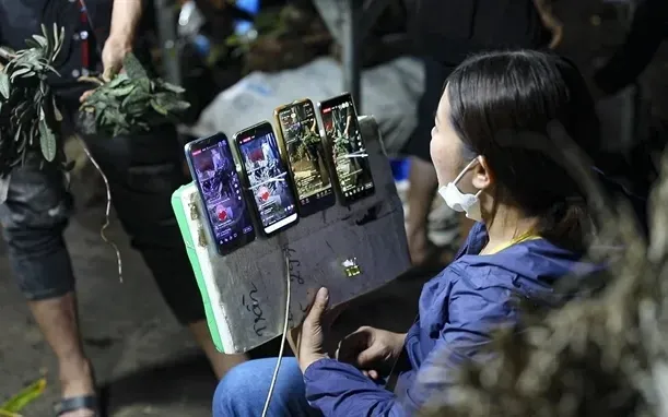 Quản lý livestream: "Cây gậy và củ cà rốt"