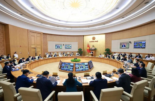 An overview of the Government's regular meeting on November 8. (Photo: VNA)