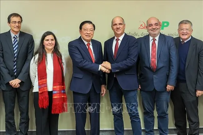 Phan Dinh Trac, Politburo member, Secretary of the Communist Party of Vietnam (CPV) Central Committee and head of its Commission for Internal Affairs, shakes hands with Paulo Raimundo, Secretary-General of the Portuguese Communist Party, during the Vietnamese Party delegation's working trip to Portugal from November 22-27. (Photo: VNA)